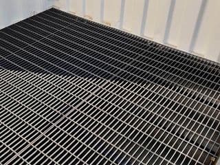 Containment tray