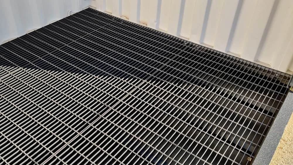 Containment tray