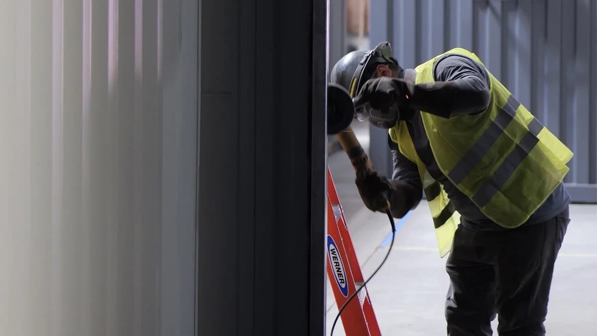 Shipping container repairment