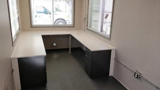 Built-in desk