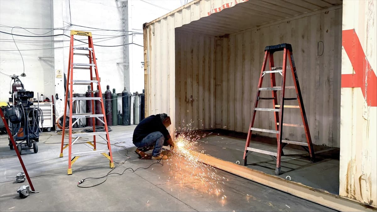 Body container welding